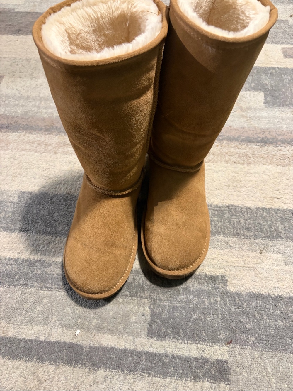 Uggs - Picture 5 of 9